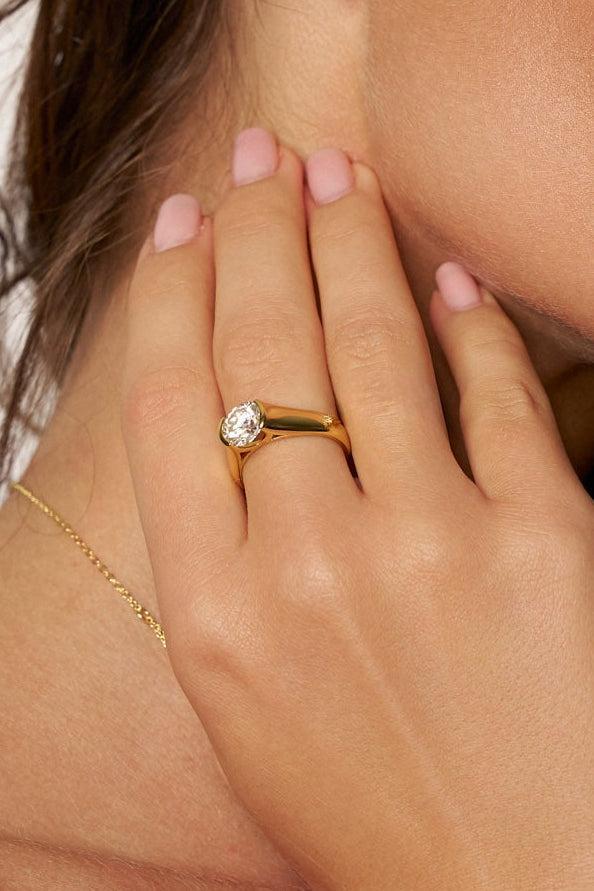Anel Solitário de Moissanite 2 Quilates com Banho de Ouro Aurelia