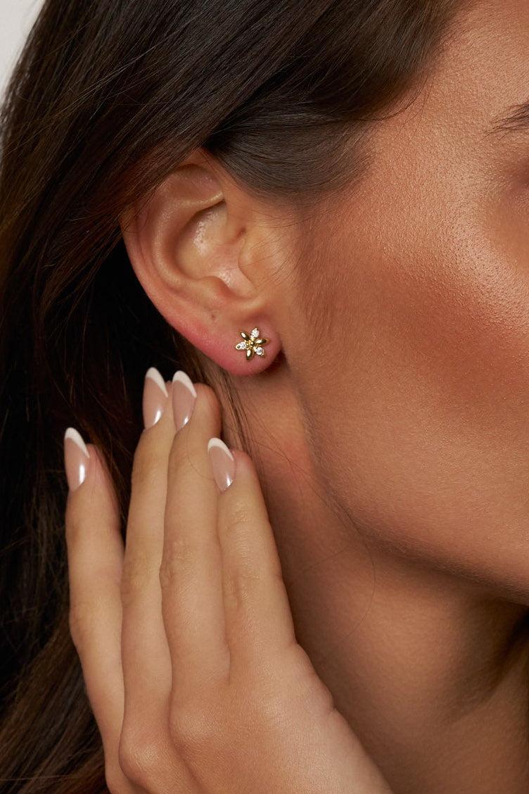 Brinco Florzinha de Moissanite com Banho de Ouro Blossom