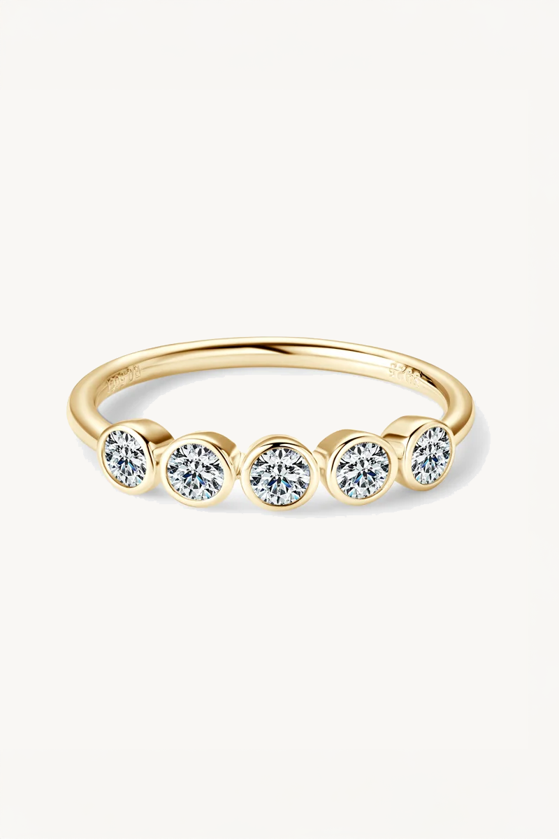 Anel Cinco Pedras de Moissanite com Banho de Ouro