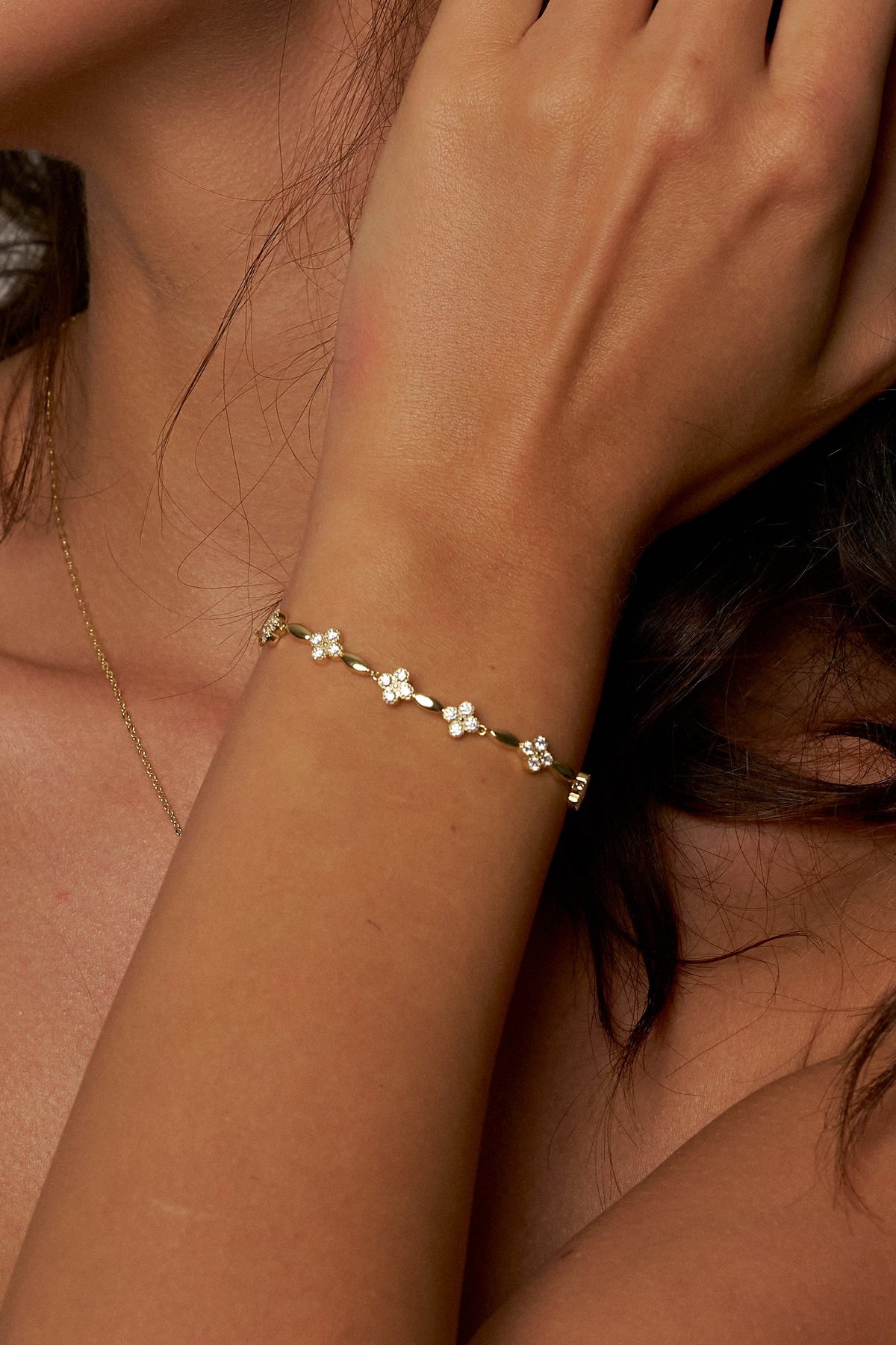 Pulseira Floral com 24 Moissanites e Banho de Ouro Fleurine