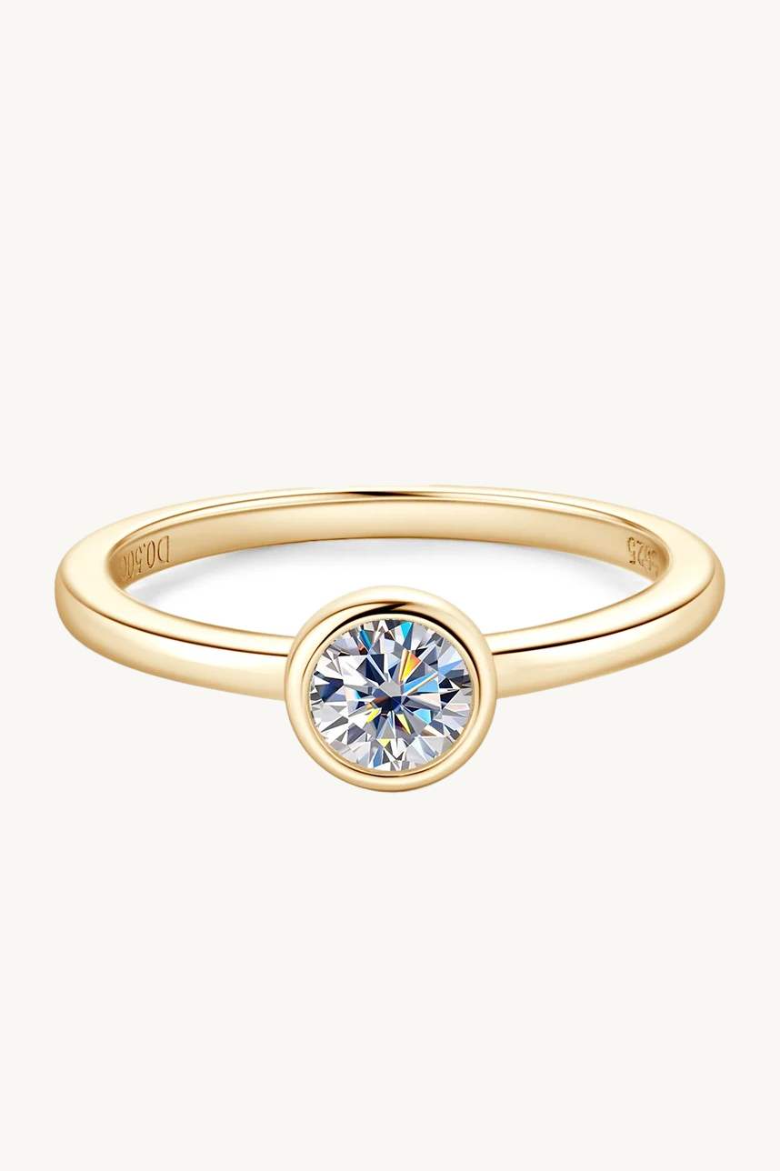 Anel Solitário de Moissanite Aro Liso com Banho de Ouro Infinity