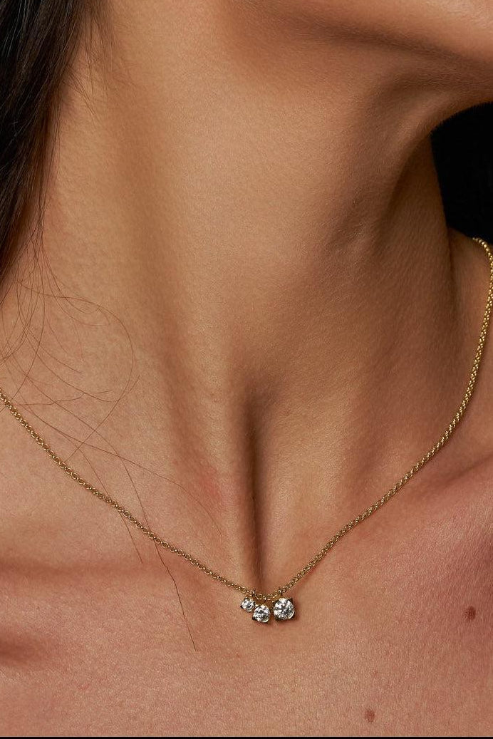 Colar Trilogia de Moissanite com Banho de Ouro Trinity