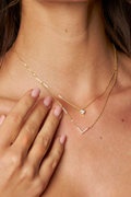 Colar em V Cravejado de Moissanite com Banho de Ouro